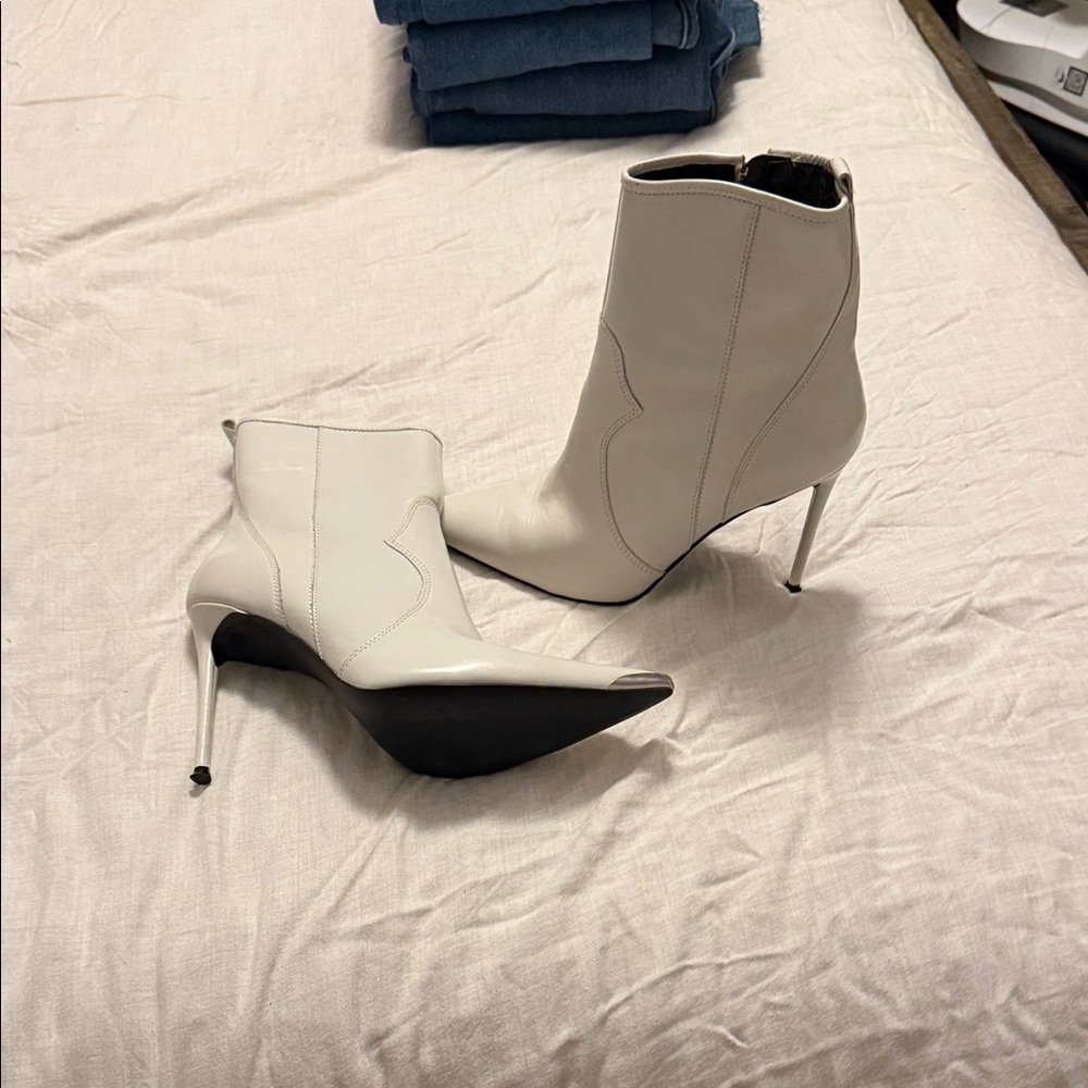 Elegant White Ankle Boots